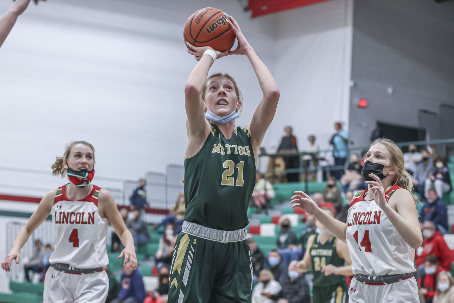 Mattoon girls at Lincoln 8 011422.JPG